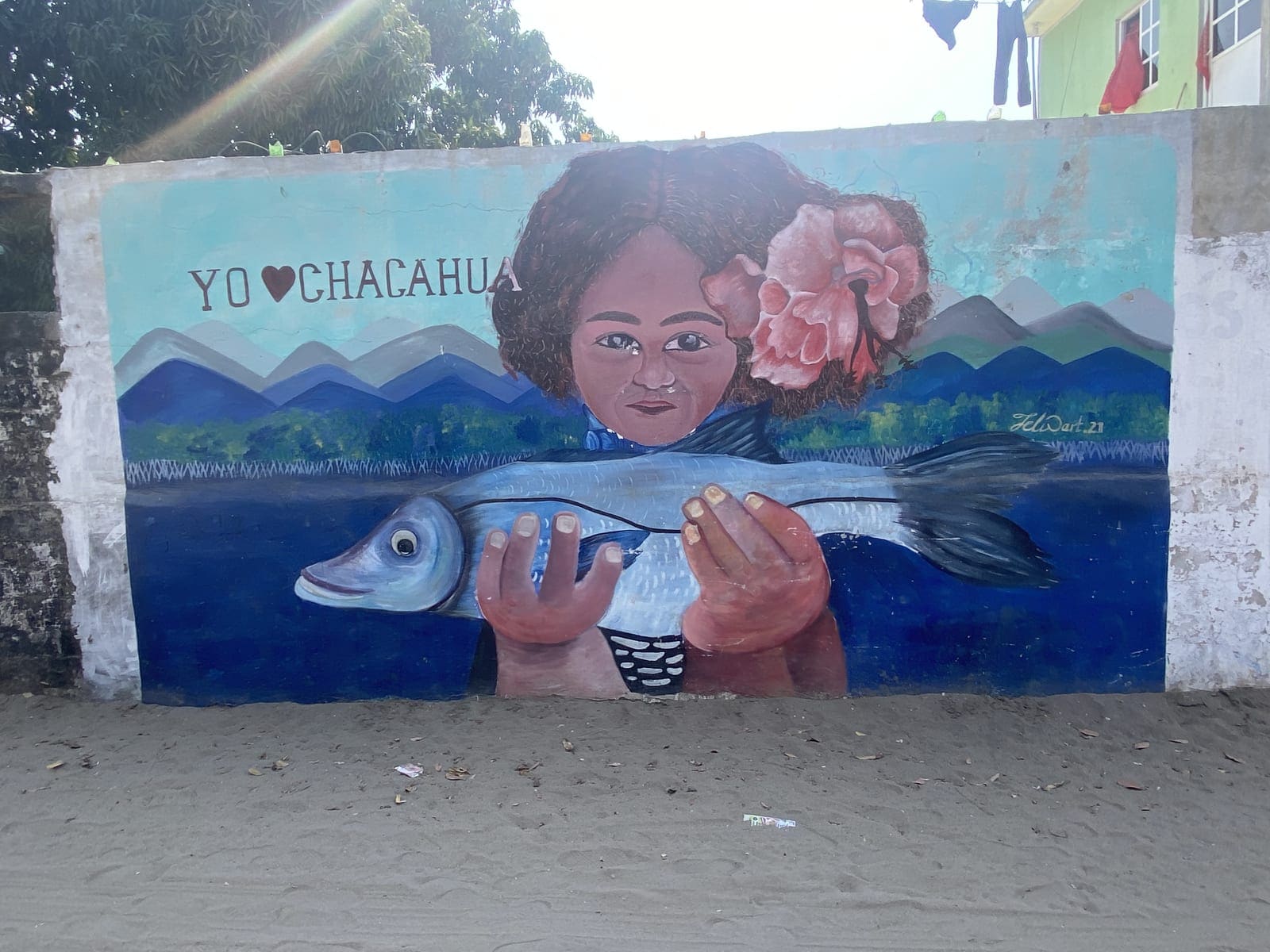 "Yo ♥ Chacahua" mural in the village